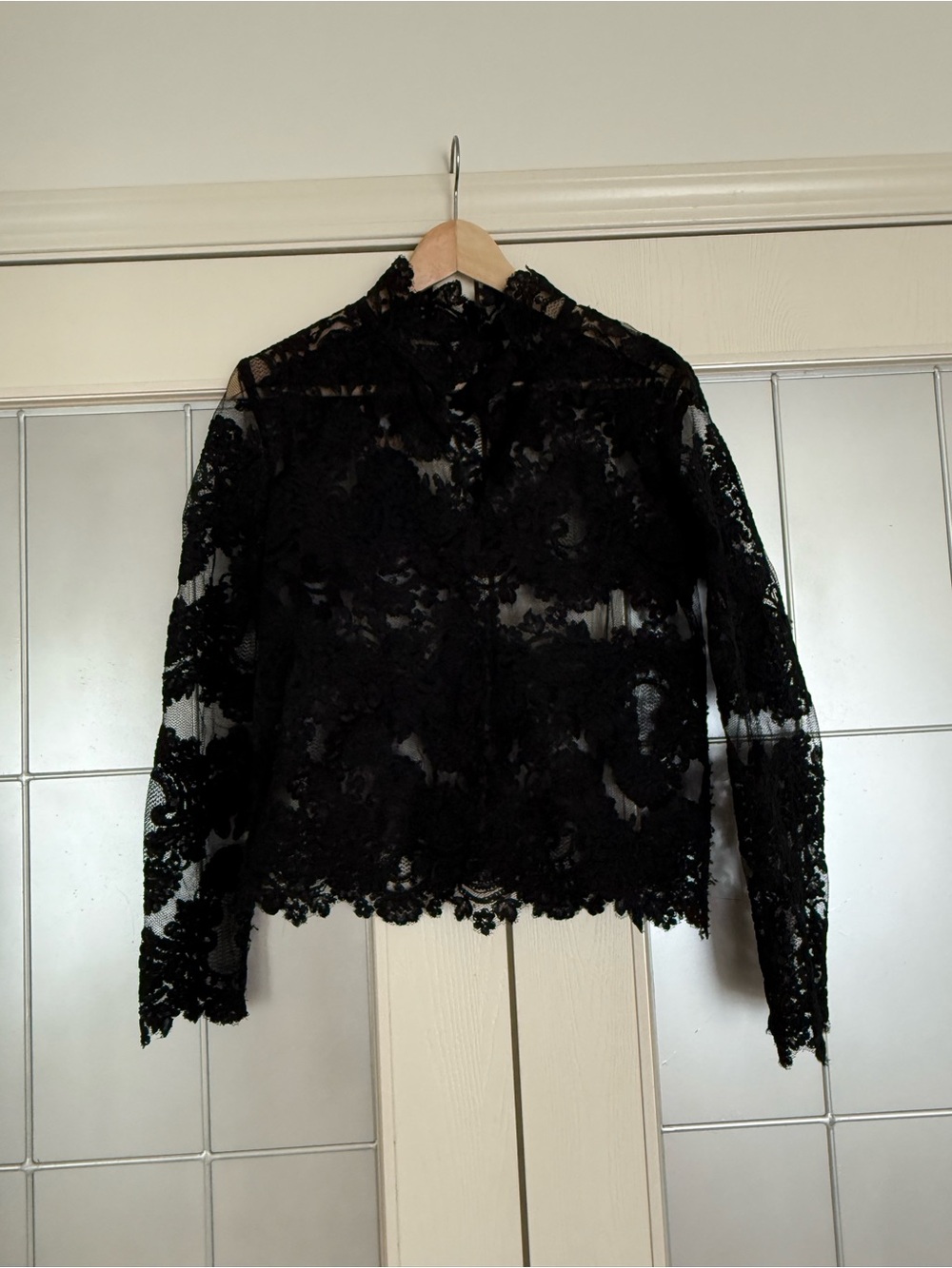 Babaton Black Lace Floral Long-Sleeve Top